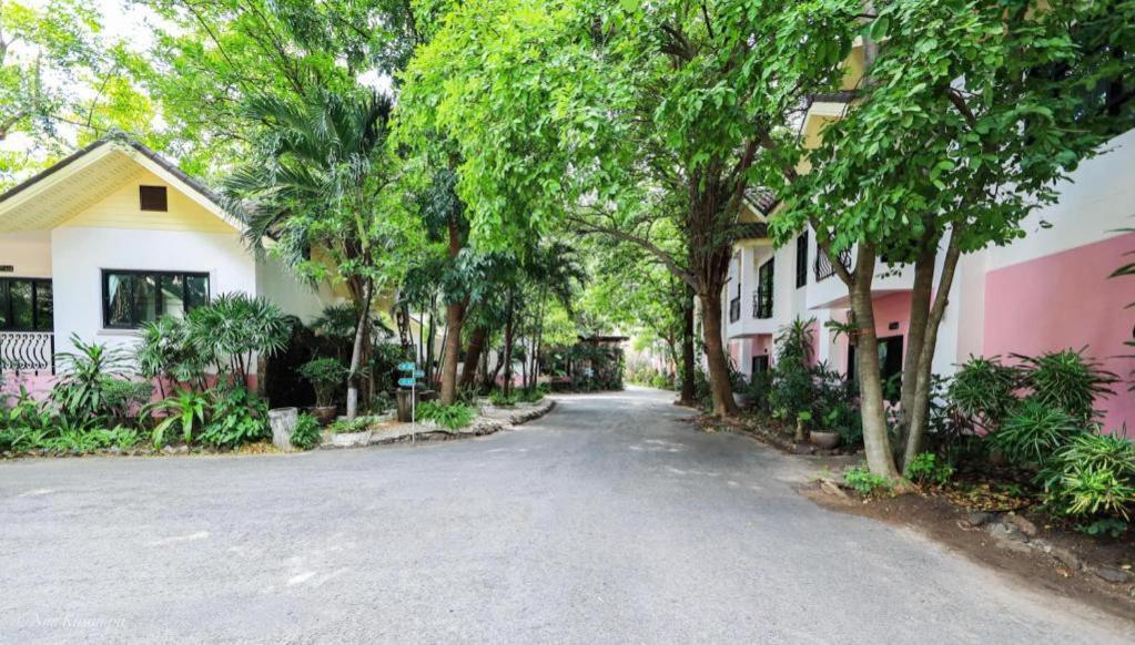 Chayada Garden House And Resort Hotel Nakhonratchasima Buitenkant foto