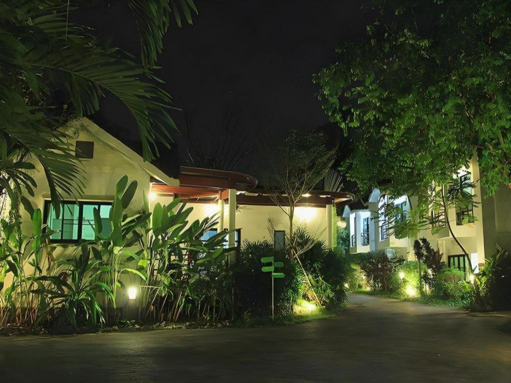 Chayada Garden House And Resort Hotel Nakhonratchasima Buitenkant foto