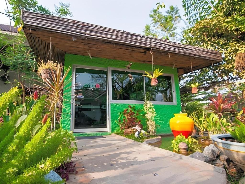 Chayada Garden House And Resort Hotel Nakhonratchasima Buitenkant foto