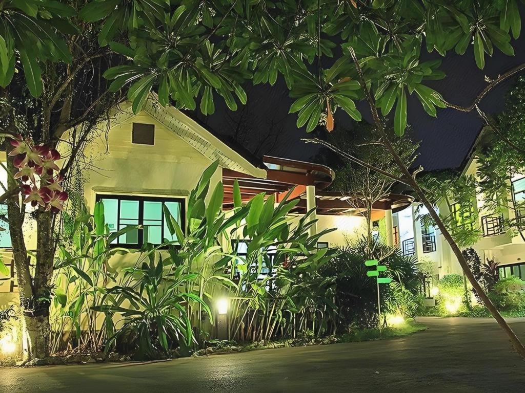 Chayada Garden House And Resort Hotel Nakhonratchasima Buitenkant foto