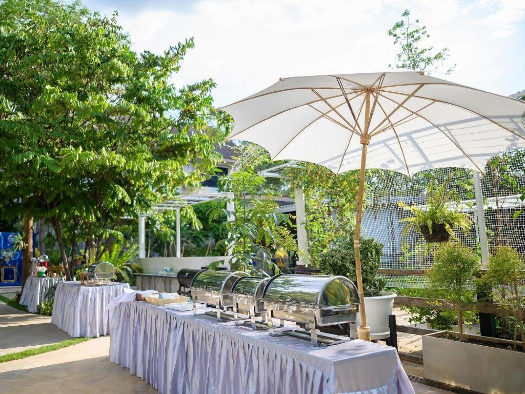 Chayada Garden House And Resort Hotel Nakhonratchasima Buitenkant foto