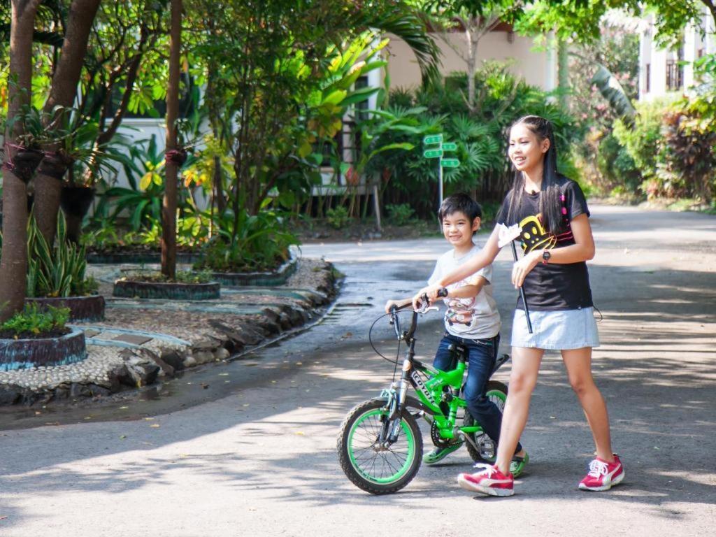 Chayada Garden House And Resort Hotel Nakhonratchasima Buitenkant foto