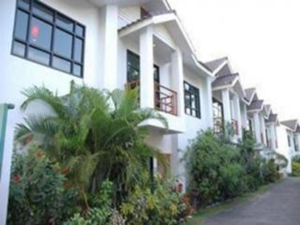 Chayada Garden House And Resort Hotel Nakhonratchasima Buitenkant foto