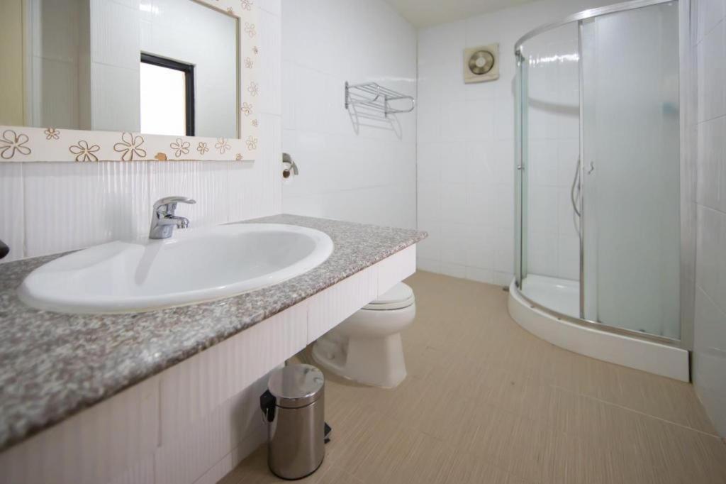 Chayada Garden House And Resort Hotel Nakhonratchasima Buitenkant foto