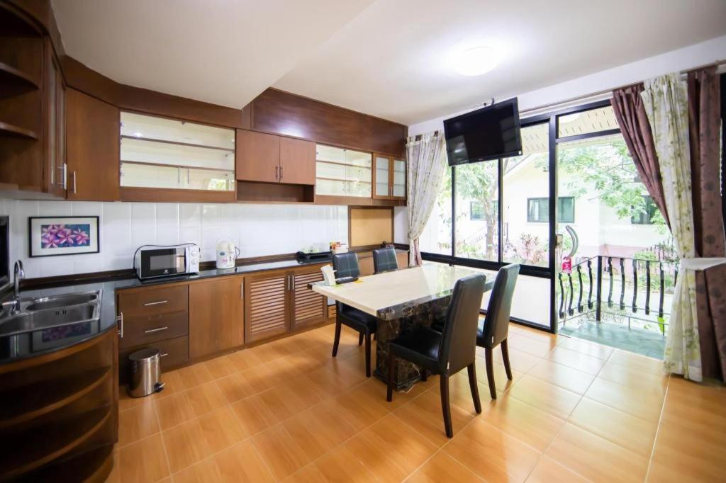 Chayada Garden House And Resort Hotel Nakhonratchasima Buitenkant foto