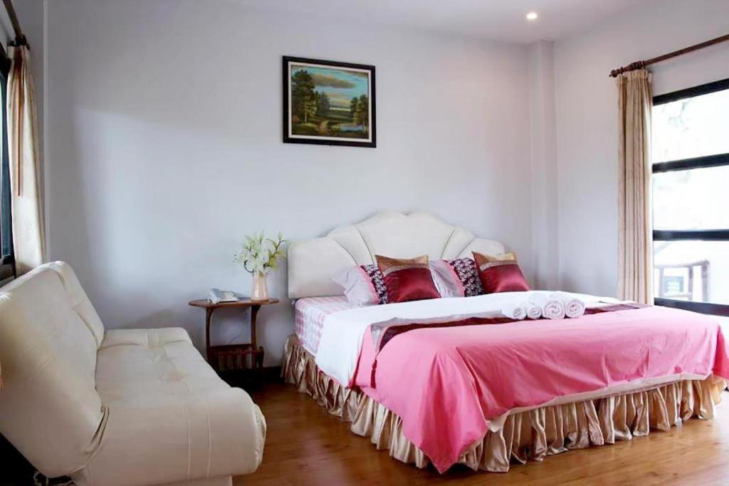 Chayada Garden House And Resort Hotel Nakhonratchasima Buitenkant foto